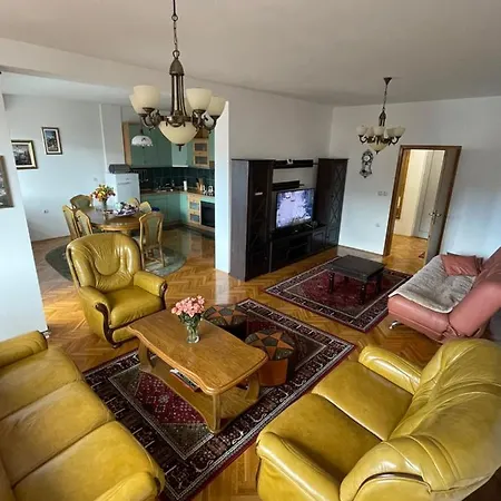 아파트 Askonak Centar